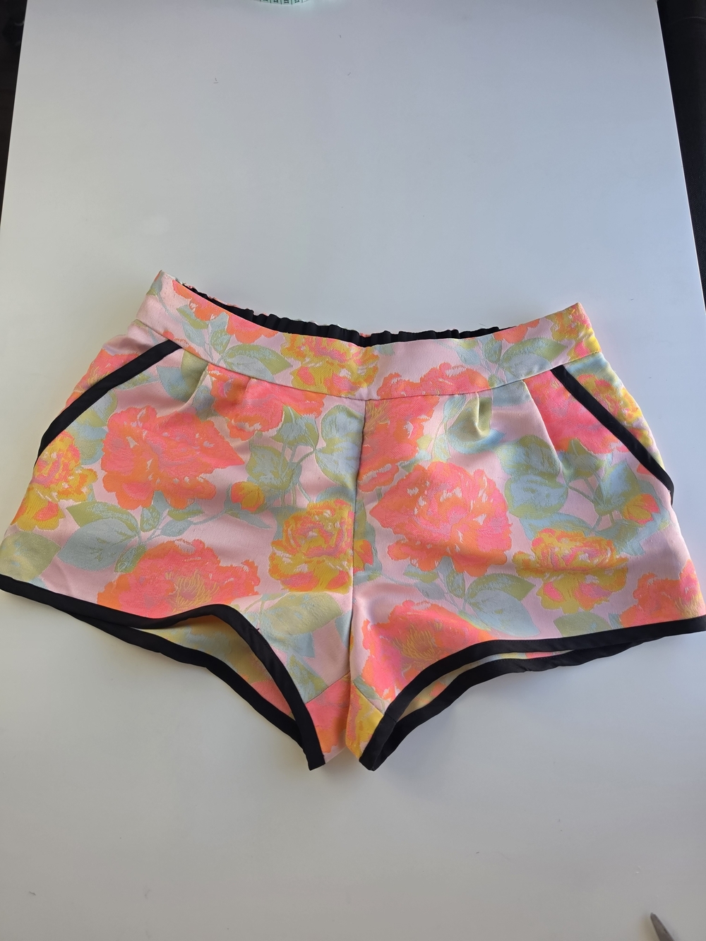 Aritzia Wilfred Musee Floral Neon Pink & Black Trim Tailored Shorts Retro Style